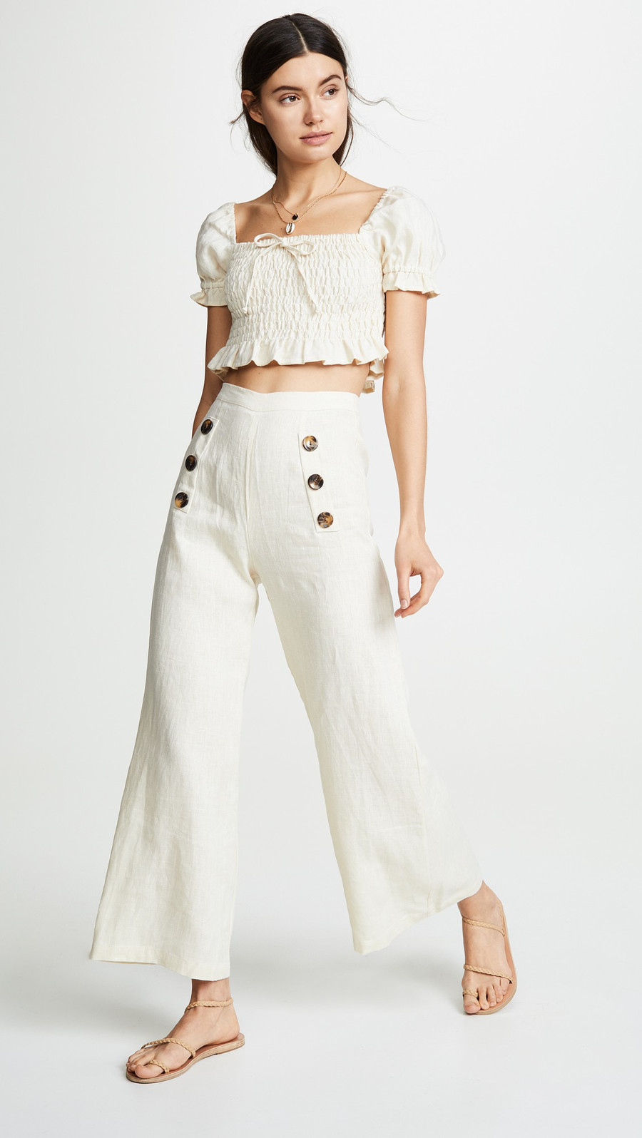 Đi du lịch biển, phải bỏ túi 4 kiểu trang phục này để tha hồ sống ảo như ý ảnh 4 Đi du lịch biển, phải bỏ túi 4 kiểu trang phục này để tha hồ sống ảo như ý ảnh 4