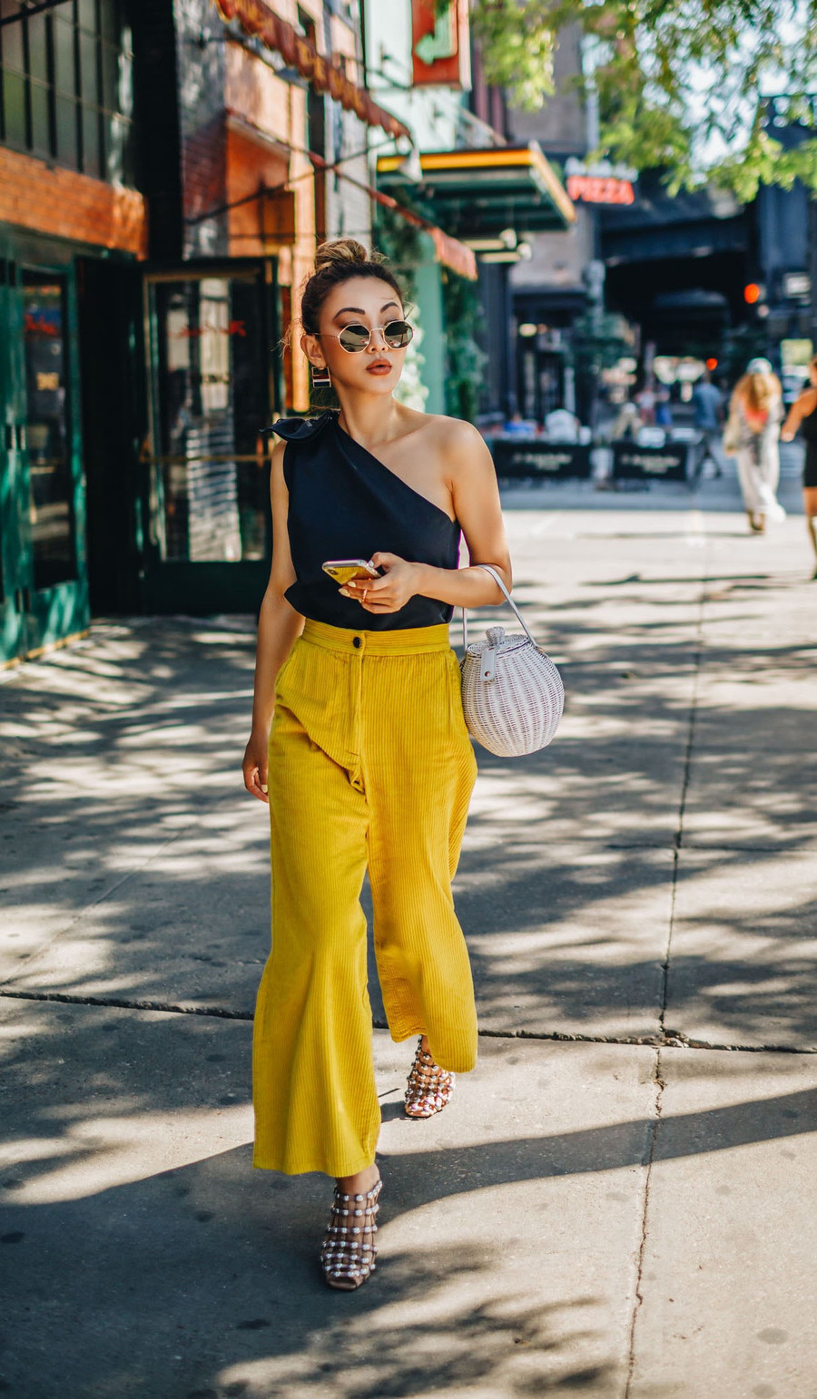 Đi du lịch biển, phải bỏ túi 4 kiểu trang phục này để tha hồ sống ảo như ý ảnh 10 Đi du lịch biển, phải bỏ túi 4 kiểu trang phục này để tha hồ sống ảo như ý ảnh 10