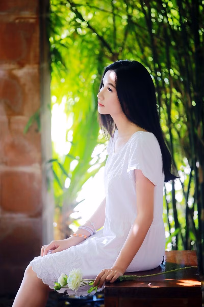 Cô giáo “hot girl” đẹp trong veo tại Huế ảnh 11