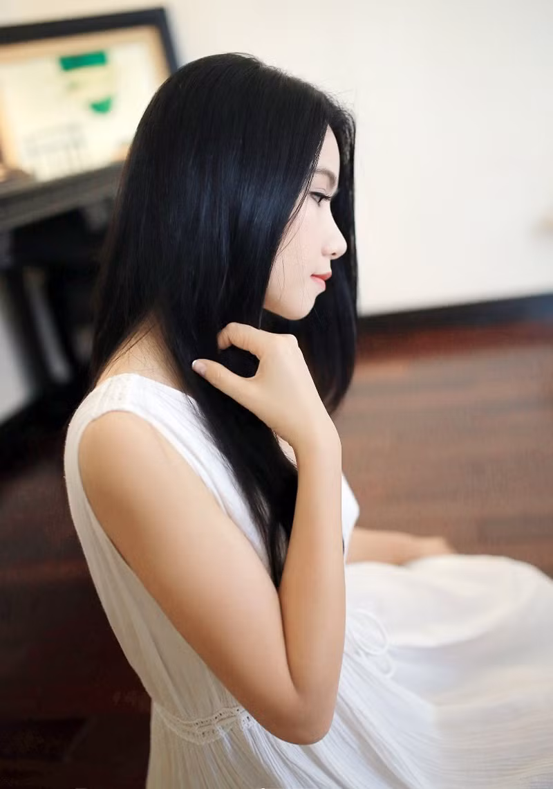 Cô giáo “hot girl” đẹp trong veo tại Huế ảnh 1