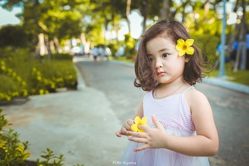 Bé gái Đà Nẵng xinh như thiên thần đốn tim cư dân mạng