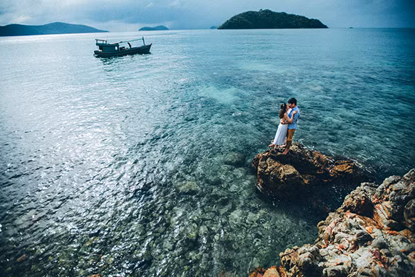 Bộ ảnh cưới được Ngọc Chiến và Hạnh Thảo thực hiện trên hòn đảo Nam Du xinh đẹp.