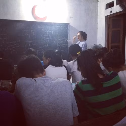  Mỗi lớp học của Nhung có khoảng 20 học sinh 