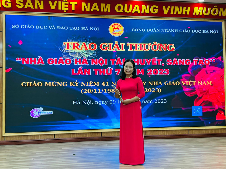 Cô Vũ Thị An - Phó Hiệu trưởng Trường Mầm non Khương Trung đạt giải thưởng &quot;Nhà giáo Hà Nội tâm huyết, sáng tạo&quot; lần thứ 7 năm 2023.