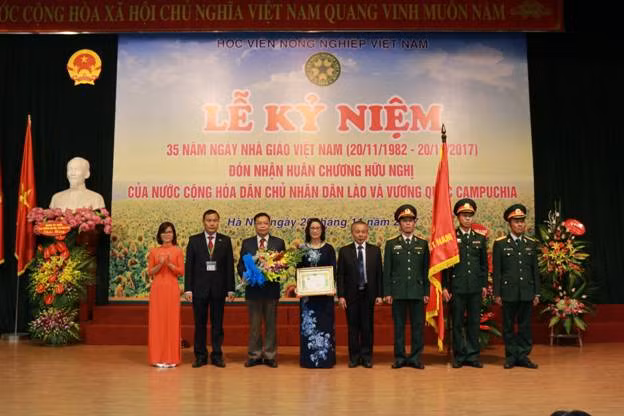 Học viện đón nhận Huân chương Hữu nghị của nước Cộng hòa Dân chủ Nhân dân Lào