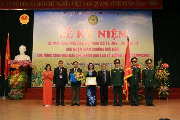 Học viện đón nhận Huân chương Hữu nghị của nước Cộng hòa Dân chủ Nhân dân Lào