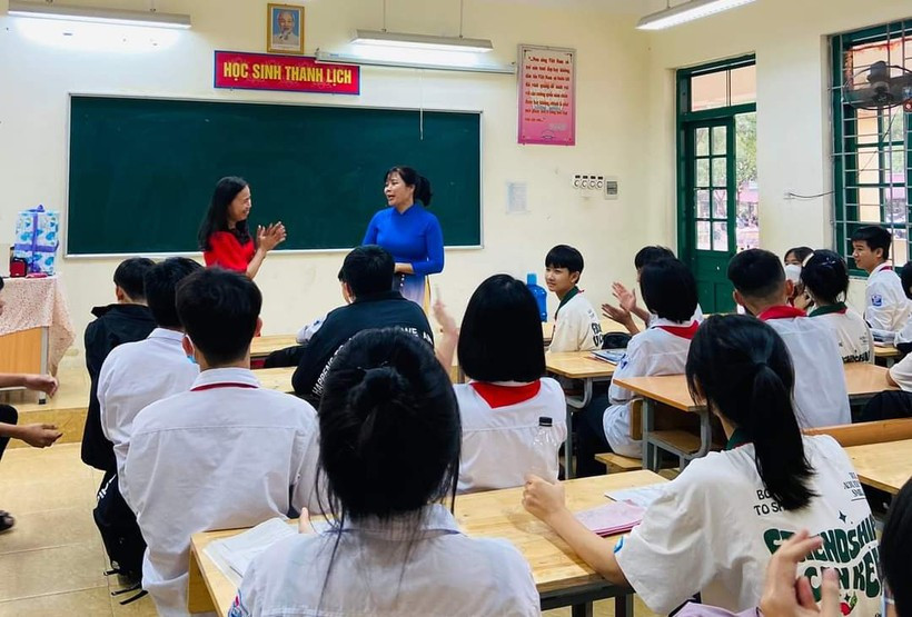 Cô trò Trường THCS Thanh Xuân (Sóc Sơn, Hà Nội) trong một giờ học trên lớp.