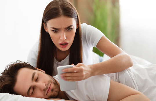 Không nên liên tục phàn nàn với bạn đời hoặc than vãn về mọi thứ tồi tệ như thế nào. (Ảnh: ITN).