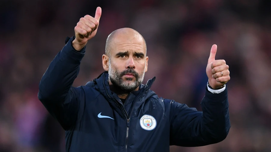 Quá tự tin về Man City, Guardiola đi huấn luyện cả… đội phủi