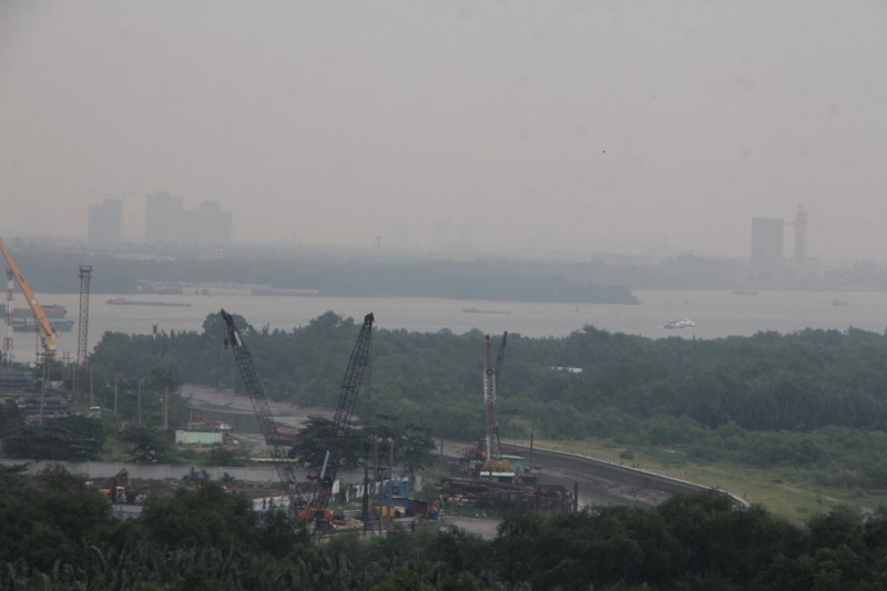 Bầu trời TP.HCM chuyển màu trắng đục, cảnh báo nguy cơ ô nhiễm nặng ảnh 5