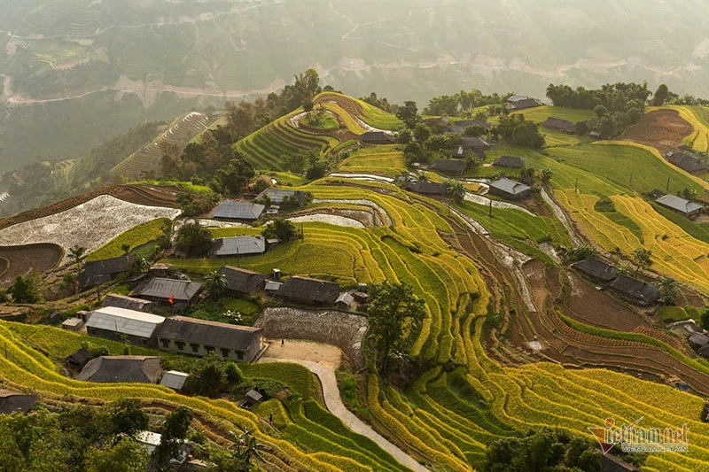 Nằm ở phía tây Hà Giang, Hoang Su Phì nổi tiếng với những thửa ruộng bậc thang đẹp say lòng người. Đường đến Hoàng Su Phì không hề dễ dàng, bạn phải chinh phục con đèo ngoạn mục nhất Việt Nam. (Ảnh: Quang Vinh).