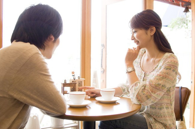 Quả thật ngay lần đầu gặp mặt tôi đã ấn tượng ngay bởi cách anh đối xử với phụ nữ rất nhẹ nhàng, tinh tế. (Ảnh minh họa).
