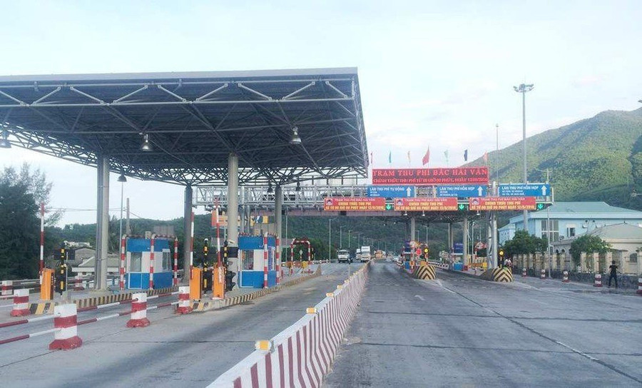 Trạm thu phí Bắc Hải Vân.