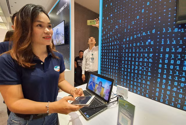 tp.hcm: lan dau thu nghiem mang 5g, nguoi dan "loay hoay" voi cong nghe hinh anh 3