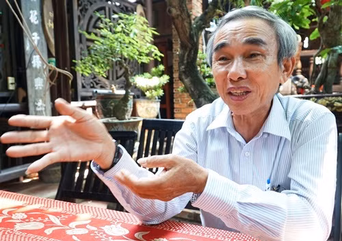 Thầy Trần Văn Vàng, cựu giáo viên trường THCS Đức Chánh, Mộ Đức, Quảng Ngãi. Ảnh: Phạm Linh.