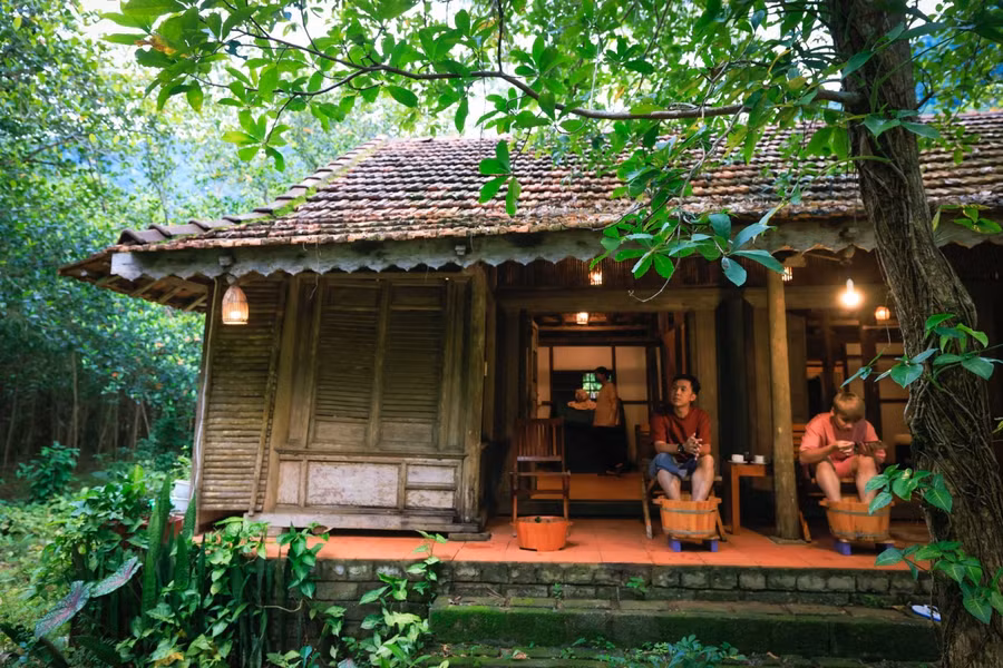 Các thành viên trong đoàn thư giãn, nghỉ ngơi tại Chày Lập Farmstay (Ảnh: Ngô Trần Hải An).