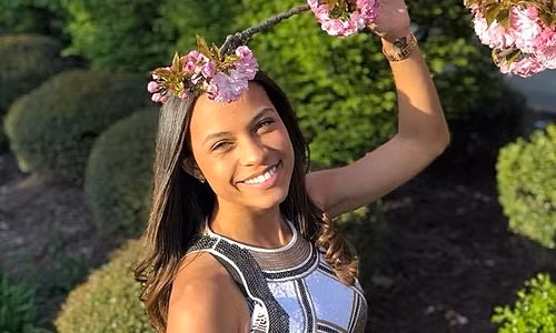 Chastity nhận hồi âm từ người lạ sau 4 năm nhắn tin cho người bố đã mất. Ảnh: Chastity Patterson.