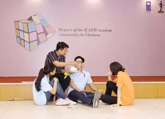 Thuyết trình và diễn tiểu phẩm bằng tiếng Anh