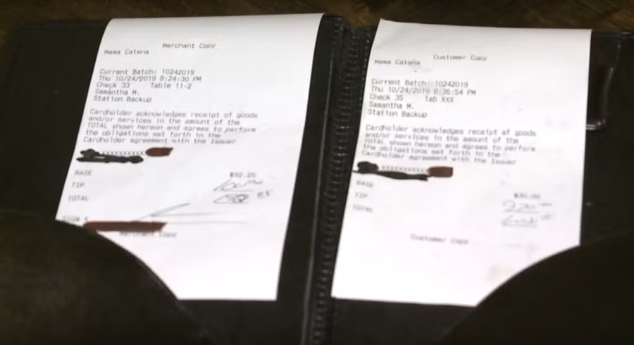 Tiếp viên sững người khi vị khách bo hẳn 1 xập tiền 25 triệu