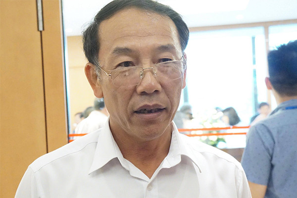 Thiếu tướng Sùng A Hồng - Giám đốc Công an tỉnh Điện Biên trao đổi với phóng viên. Ảnh: Vietnamnet