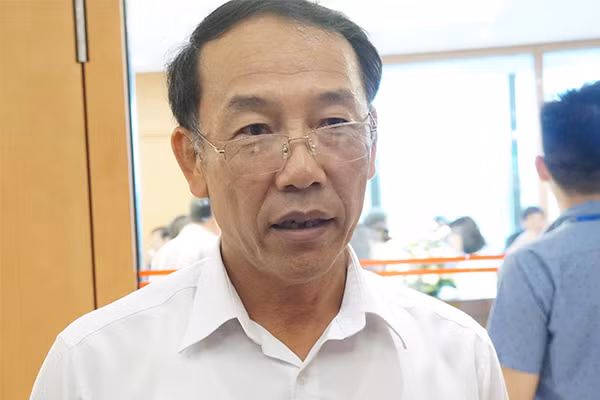 Thiếu tướng Sùng A Hồng - Giám đốc Công an tỉnh Điện Biên trao đổi với phóng viên. Ảnh: Vietnamnet