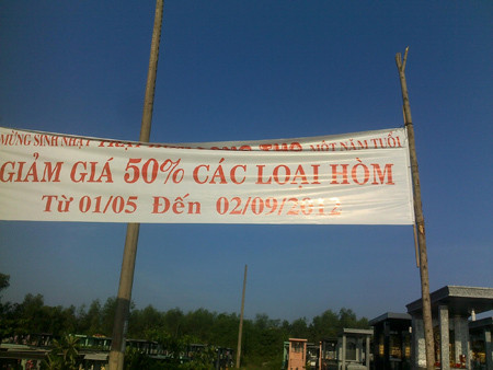 Mọi thứ đều có thể khuyến mãi, kể cả đồ dùng cho người đã chết.