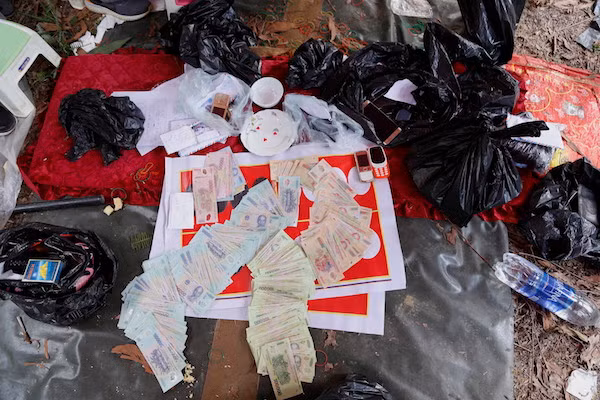 Tang vật thu giữ tại chiếu bạc.