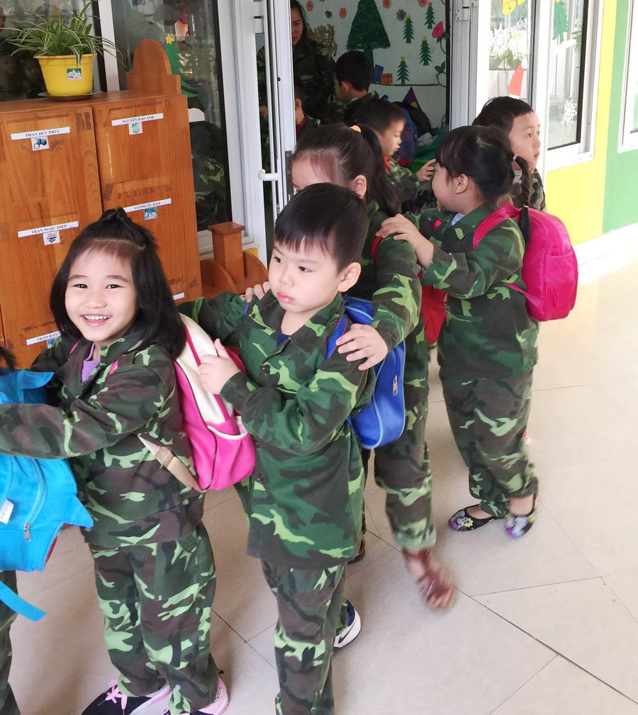 Trải nghiệm một ngày làm “chú” bộ đội cùng các bạn nhỏ Trường mầm non Trí Đức, TP Hà Tĩnh. Trải nghiệm một ngày làm “chú” bộ đội cùng các bạn nhỏ Trường mầm non Trí Đức, TP Hà Tĩnh.