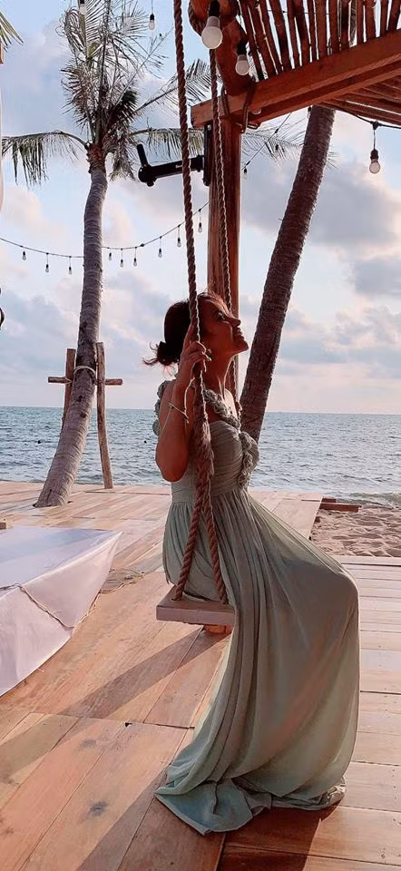 Ngưỡng mộ gu thời trang tinh tế của nhóm bạn thân Vân Hugo, Lã Thanh Huyền ảnh 20 Empty