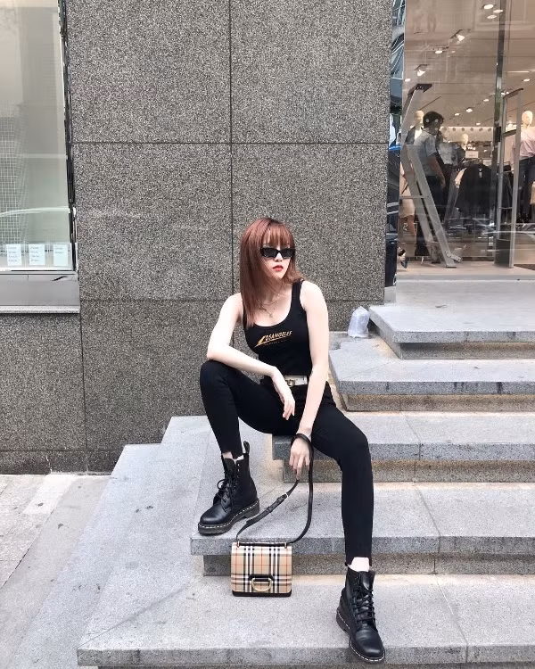 Bí quyết diện đồ tuyền đen vừa cá tính, thời thượng lại không nhàm chán như sao Việt