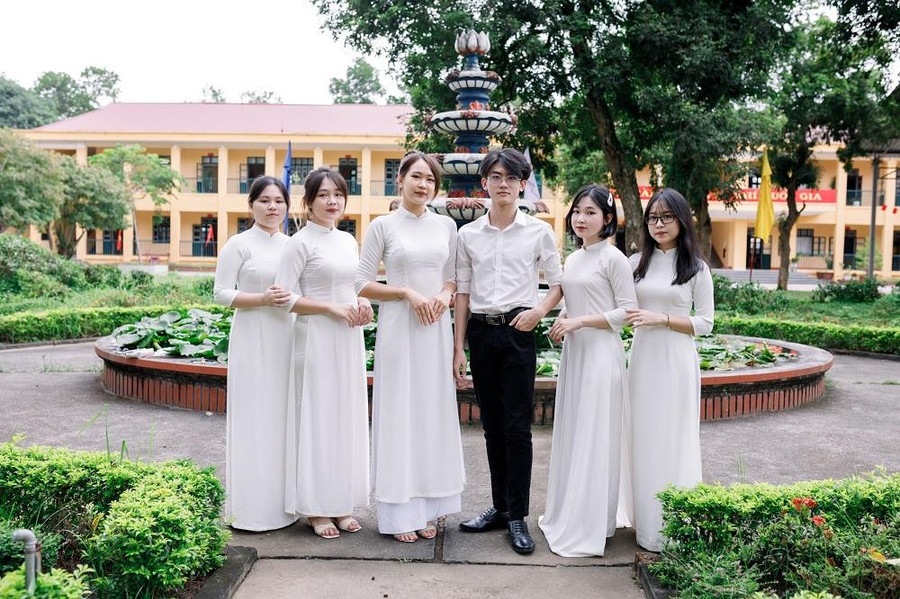 6 Đảng viên trẻ là học sinh được kết nạp trong tháng 9/2022 6 Đảng viên trẻ là học sinh được kết nạp trong tháng 9/2022