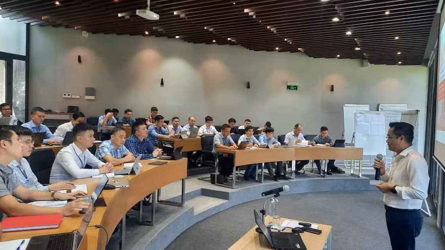 TS. Bùi Quang Tuyến – Giám đốc Học viện Viettel chia sẻ tại Lớp nguồn Giám đốc Viettel Tỉnh/TP năm 2023