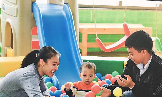 con bi ho, me di kham choang vang phat hien benh &#34;nha giau&#34;, moi lan truyen thuoc ton tram trieu - 1