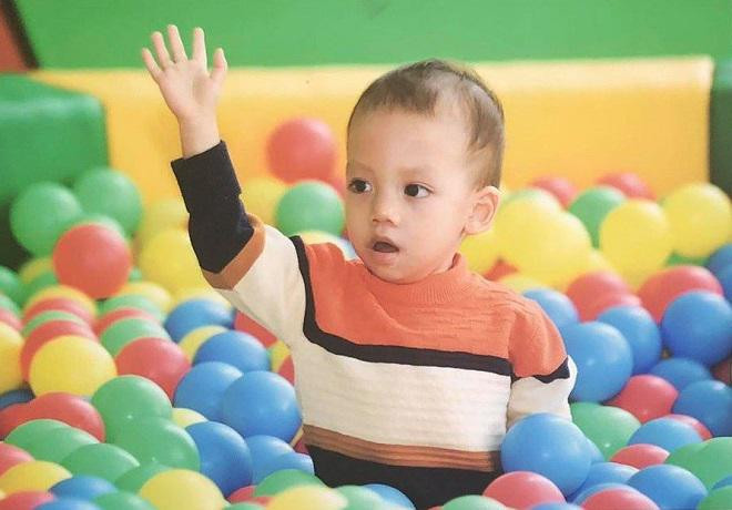 con bi ho, me di kham choang vang phat hien benh &#34;nha giau&#34;, moi lan truyen thuoc ton tram trieu - 3