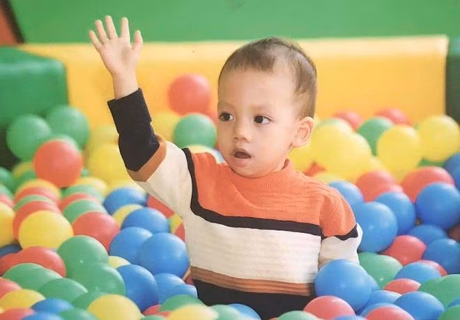 con bi ho, me di kham choang vang phat hien benh "nha giau", moi lan truyen thuoc ton tram trieu - 3