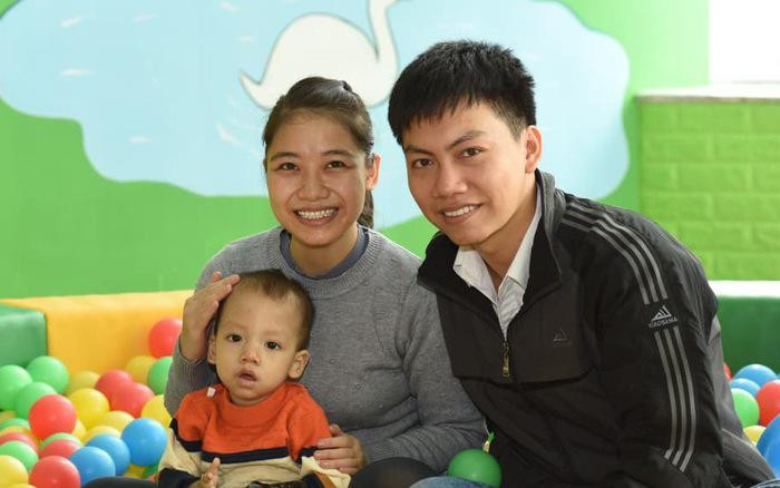 con bi ho, me di kham choang vang phat hien benh &#34;nha giau&#34;, moi lan truyen thuoc ton tram trieu - 5