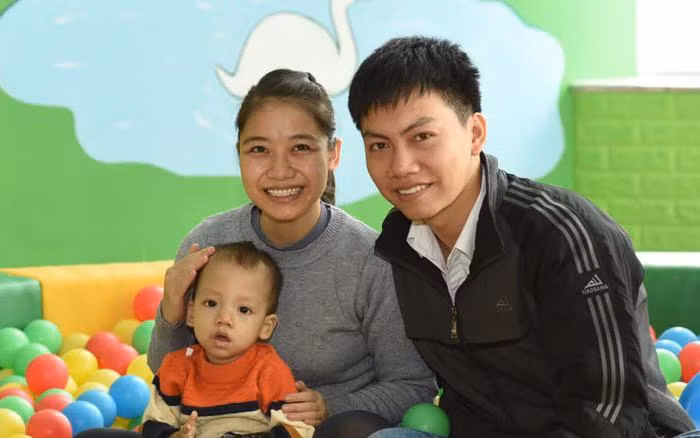 con bi ho, me di kham choang vang phat hien benh "nha giau", moi lan truyen thuoc ton tram trieu - 5