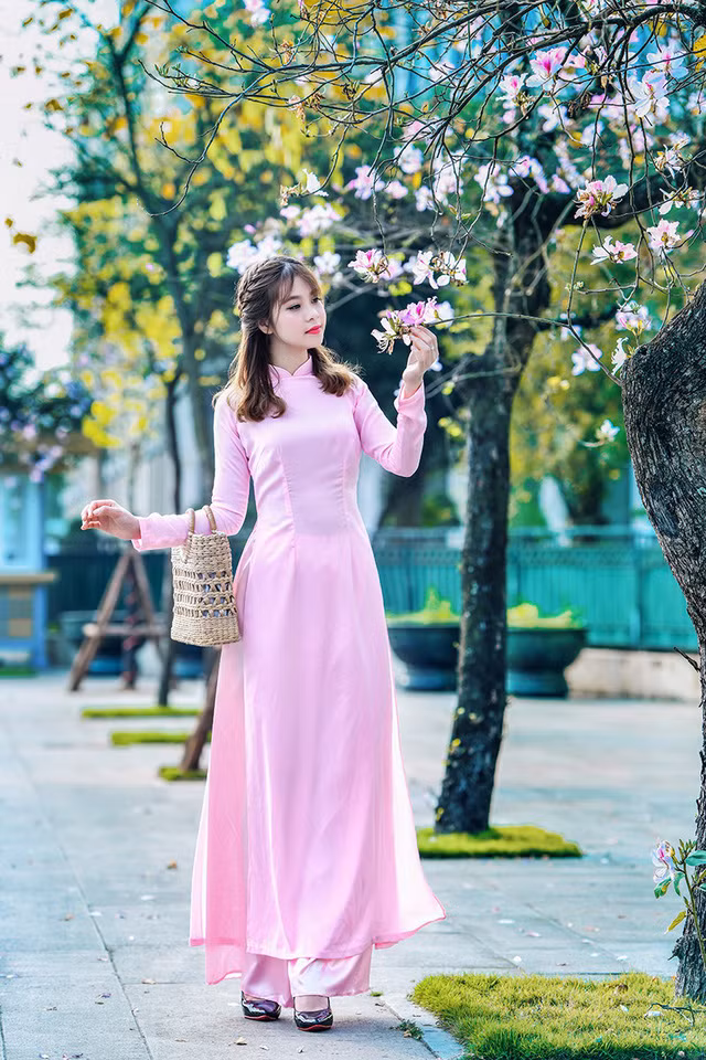 Nữ sinh 9X bên sắc tím hoa ban giữa lòng Thủ đô ảnh 8