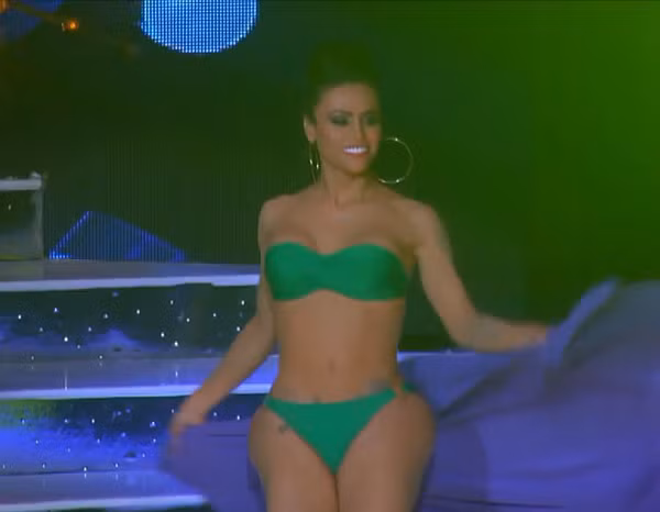 Hương Giang đạt điểm 10 với body siêu chuẩn, chặt chém loạt thí sinh với "khuyết điểm dị dạng" ảnh 2