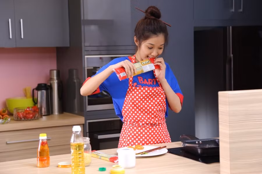 “Bản sao Ngọc Trinh” trở lại điện ảnh với Hạ cuối tình đầu ảnh 5