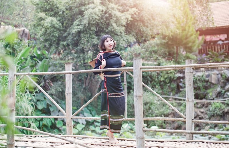 9x khoe vẻ đẹp núi rừng Tây Nguyên qua trang phục truyền thống Ê Đê ảnh 2 9x khoe vẻ đẹp núi rừng Tây Nguyên qua trang phục truyền thống Ê Đê ảnh 2