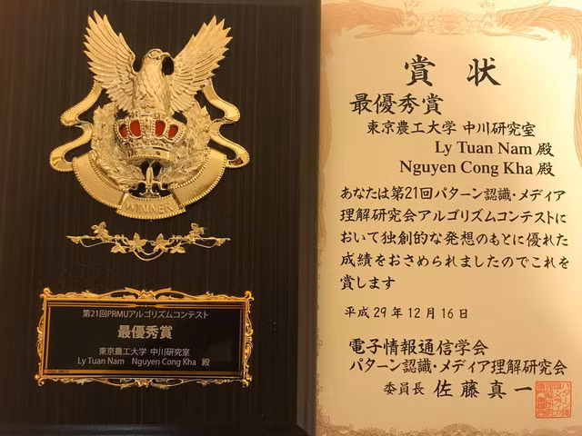 Giấy chứng nhận của Viện Điện tử, Thông tin và Truyền thông Nhật Bản dành cho Tuấn Nam và Công Kha.
