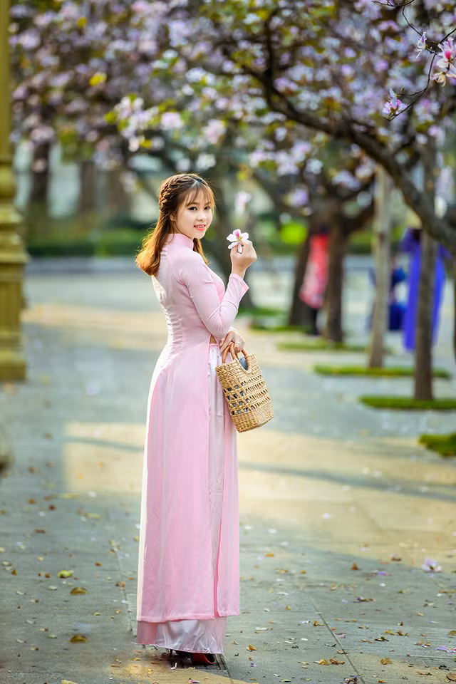 Nữ sinh 9X bên sắc tím hoa ban giữa lòng Thủ đô ảnh 6