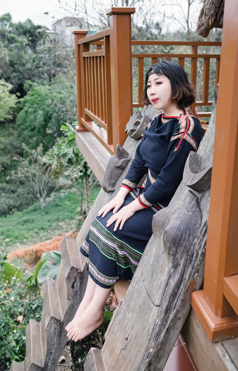 9x khoe vẻ đẹp núi rừng Tây Nguyên qua trang phục truyền thống Ê Đê ảnh 11 9x khoe vẻ đẹp núi rừng Tây Nguyên qua trang phục truyền thống Ê Đê ảnh 11