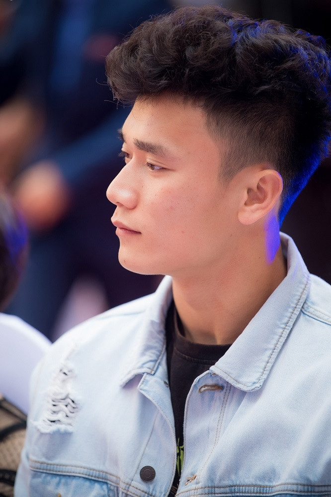 Hoa hậu Đỗ Mỹ Linh trò chuyện vui vẻ cùng thủ môn Bùi Tiến Dũng lại gây "bão mạng" ảnh 3 Hoa hậu Đỗ Mỹ Linh trò chuyện vui vẻ cùng thủ môn Bùi Tiến Dũng lại gây "bão mạng" ảnh 3