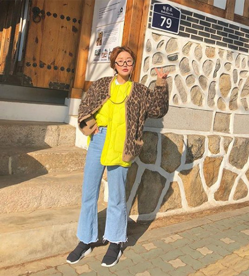 Phong cách của các nàng mẫu StyleNanda cũng như nhiều cô gái Hàn Quốc chịu ảnh hưởng rất nhiều từ "người phụ nữ quyền lực" này. Phong cách của các nàng mẫu StyleNanda cũng như nhiều cô gái Hàn Quốc chịu ảnh hưởng rất nhiều từ người phụ nữ quyền lực này.