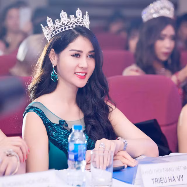 Cô hầu đồng xinh đẹp là Á khôi thời trang 2017 ảnh 10