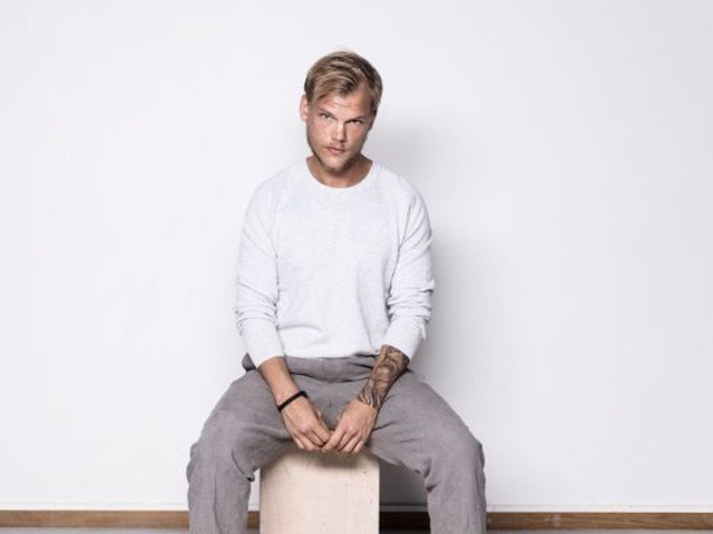 Sự thật ít biết sau những chuyến “đi tour” hào nhoáng của sao ảnh 3