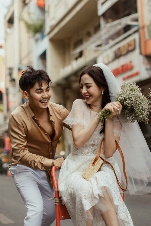 Anh Thư và Ngọc Phước được mọi người ví là một cặp trai tài, gái sắc, tương xứng cả về ngoại hình lẫn khả năng kinh doanh. Anh Thư và Ngọc Phước được mọi người ví là một cặp trai tài, gái sắc, tương xứng cả về ngoại hình lẫn khả năng kinh doanh.