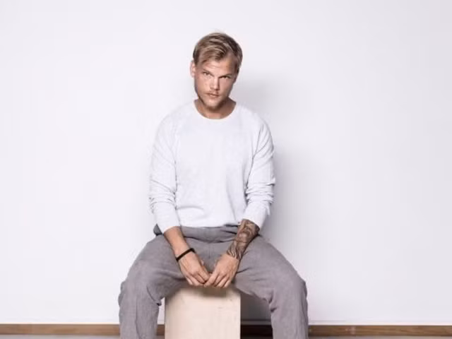 Sự thật ít biết sau những chuyến “đi tour” hào nhoáng của sao